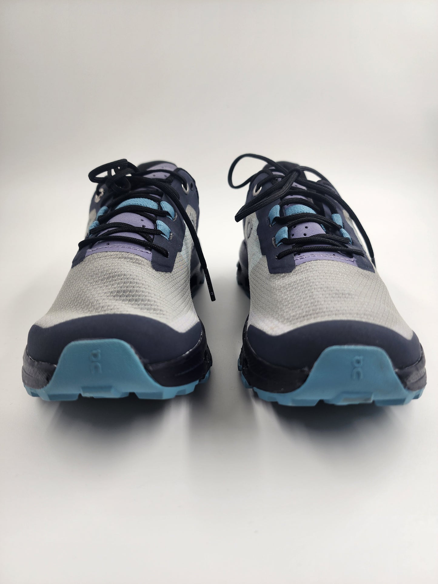 ON Cloudvista Cushioned-Sole Mesh Low-Top Running Trainers - UK 4
