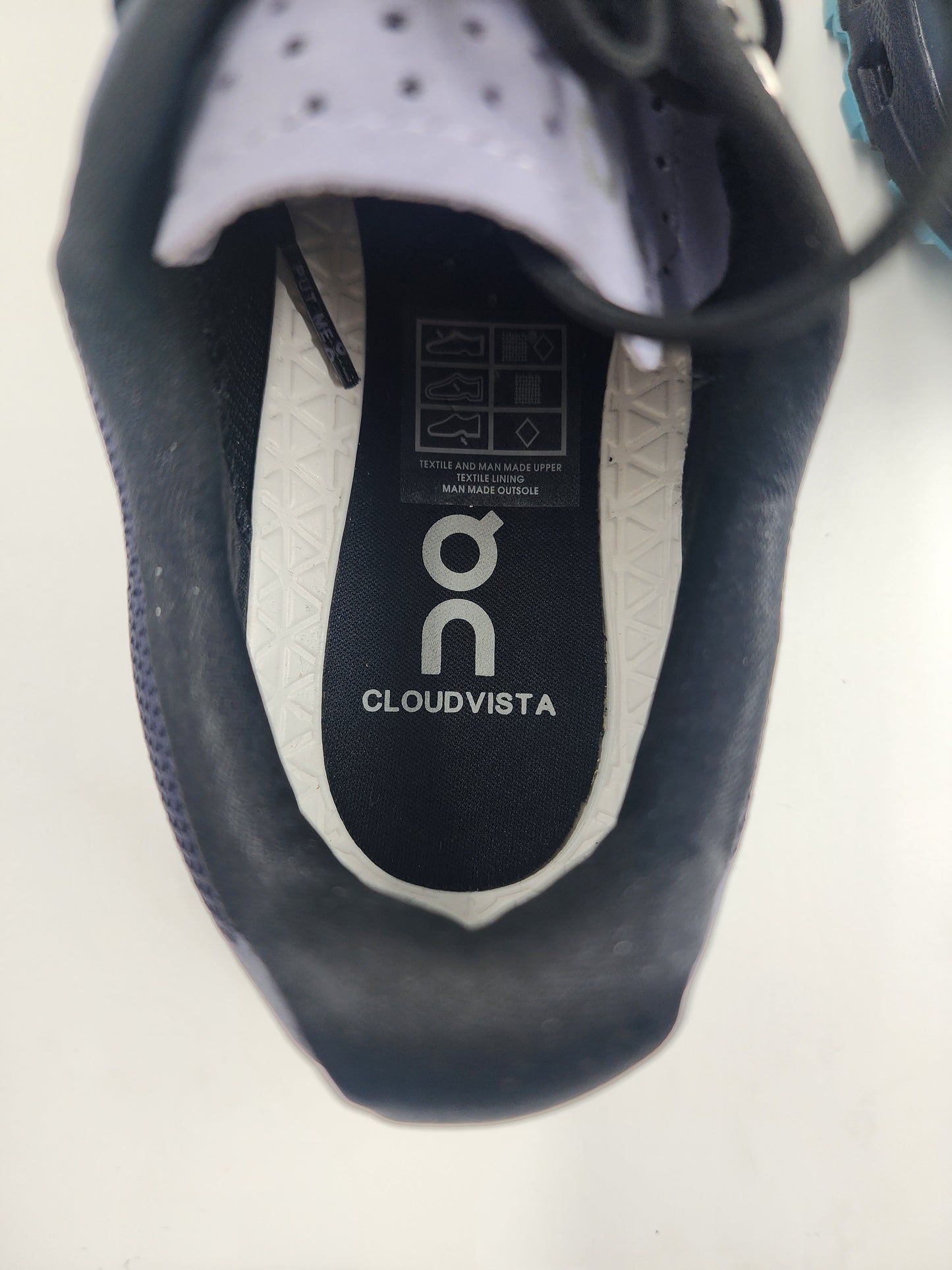 ON Cloudvista Cushioned-Sole Mesh Low-Top Running Trainers - UK 4