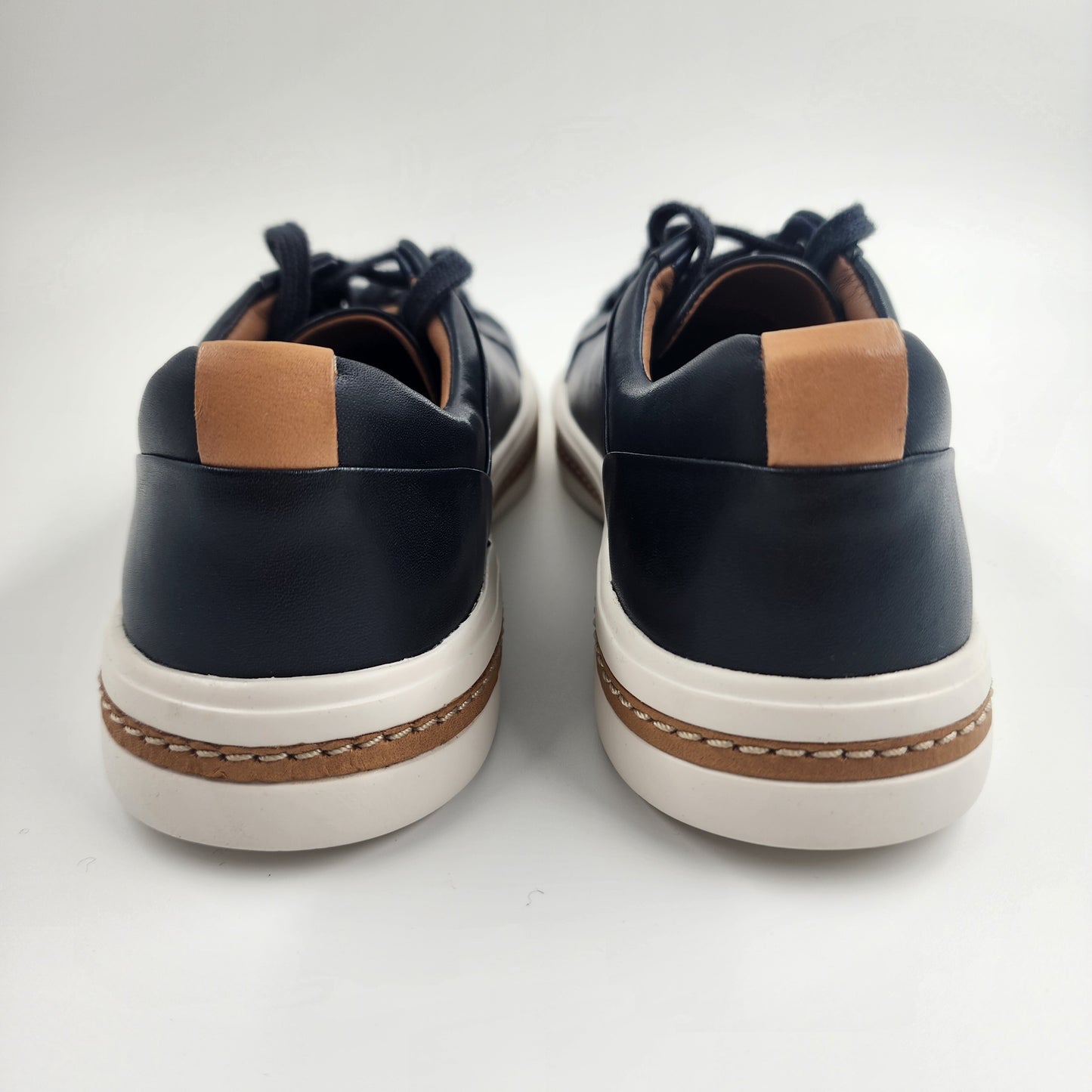 Clarks Black/white Standard Fit Leather Un Maui Lace Shoes - UK 5
