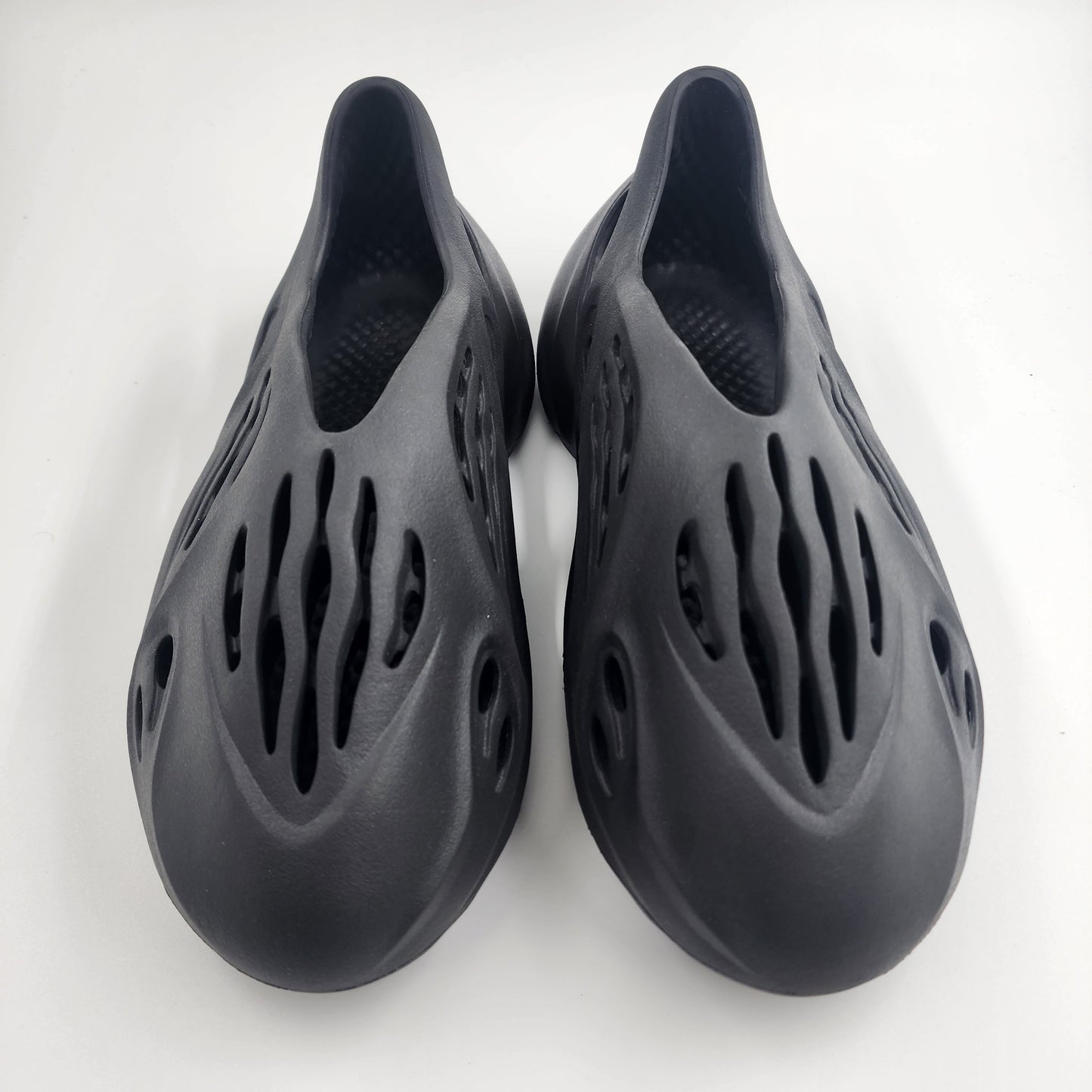 Adidas YEEZY FOAM RUNNER “Onyx" - US 9