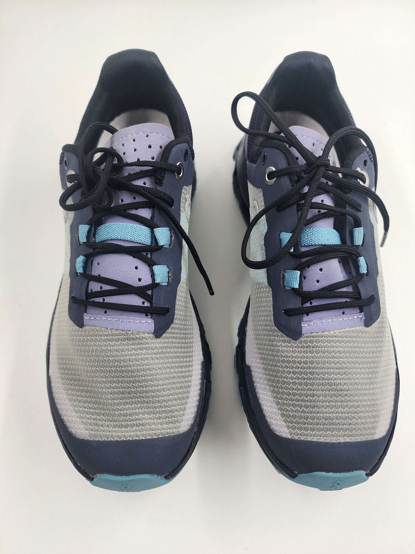ON Cloudvista Cushioned-Sole Mesh Low-Top Running Trainers - UK 4